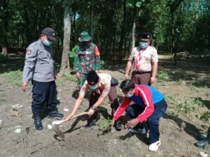 Wanabakti Bagikan Paket Pelawan Covid