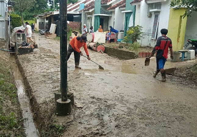 Tingginya curah hujan di wilayah Kota Semarang dan sekitarnya beberapa hari ini, membuat Pemerintah Kota Semarang harus ekstra kerja keras.