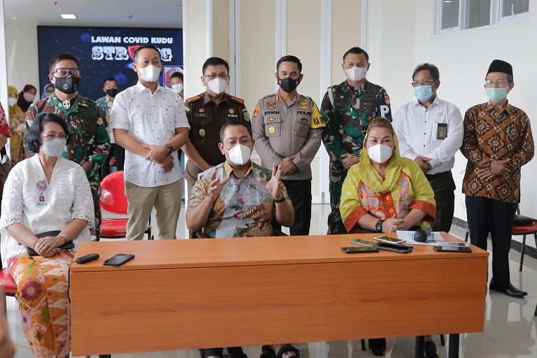 Hendi Yakinkan Warga Semarang Vaksin Covid-19 Aman dan Halal