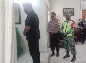 Penerapan Prokes Dalam Takziah Dilakukan Babinsa Koramil 05 Banyumanik