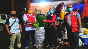 PMI Banjarnegara Salurkan Bantuan Sayur ke Korban Banjir Pekalongan