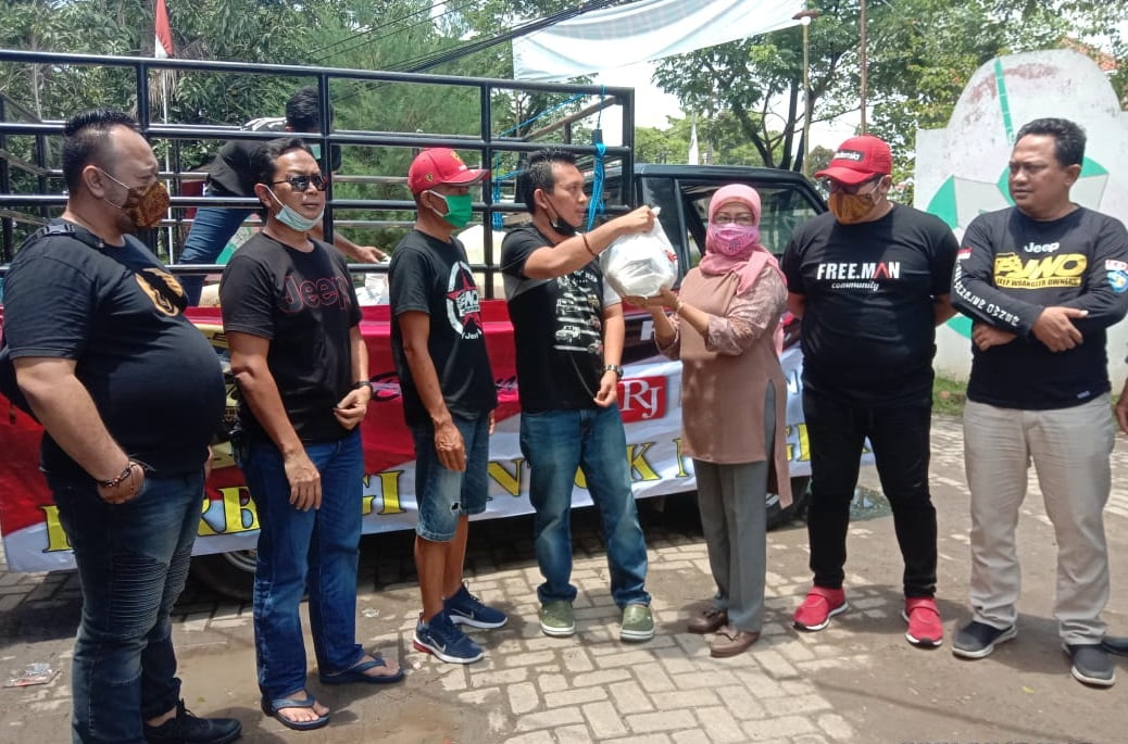 Peduli Korban Banjir Semarang, JWO Jawa Tengah Bersama Rudensia Bagikan Ratusan Paket Sembako