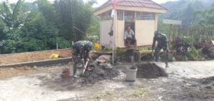Jaga Keamanan Lingkungan, Satgas TMMD Bangun Pos Kamling