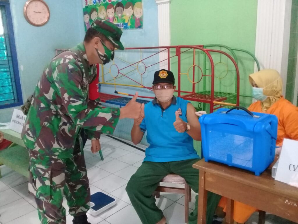 Babinsa Pendampingan Vaksinasi Covid-19 Untuk Lanjut Usia