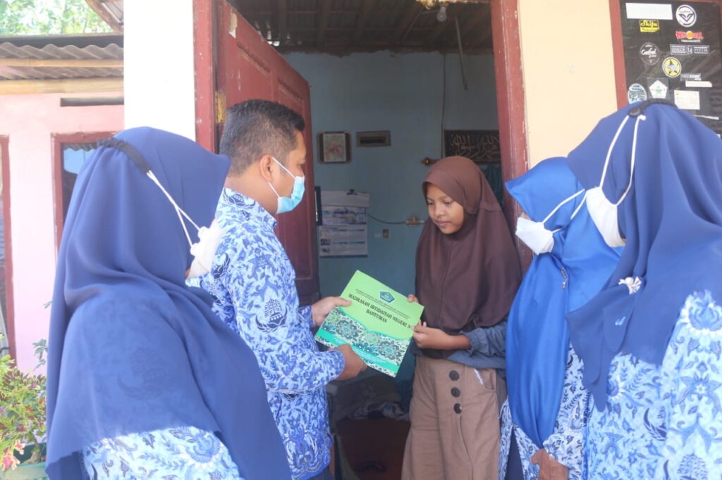 Peringati Hari Amal Bakti, MIN 3 Banyumas Gelar Baksos