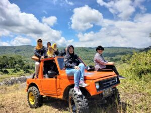 Nge-jeep Asyik di Obyek Wisata Tampomas Desa Wisata Gentansari Banjarnegara