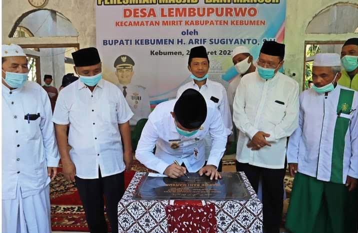 Bupati Arif Resmikan Masjid “Bani Mansur” Desa Lembupurwo Mirit