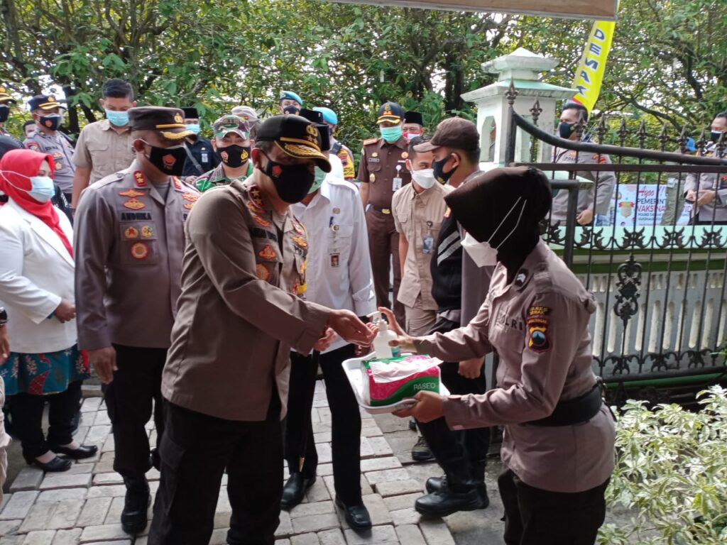 Ke Demak, Kapolda Jateng Cek Posko PPKM Mikro