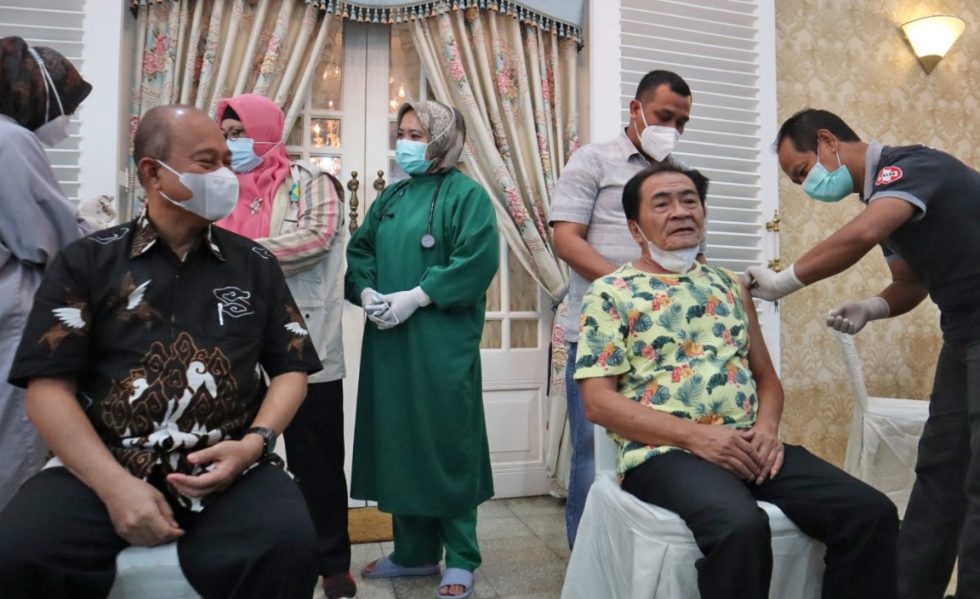 Bupati Banjarnegara Punya Riwayat Jantung Coroner, Tapi Tetap Jalani Vaksin Covid-19