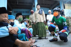 Ngebuburit, Ganjar Sepedaan Kunjungi Panti Asuhan