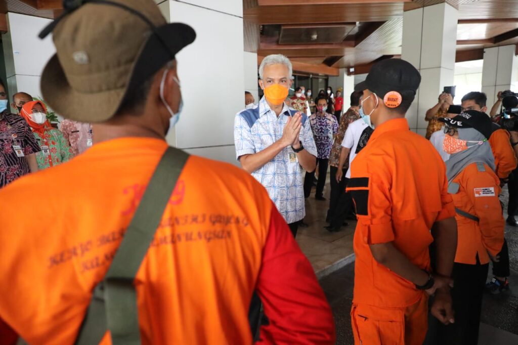 Warga Jawa Tengah Kirim Telur Asin dan Sayuran Untuk Saudara di Jatim