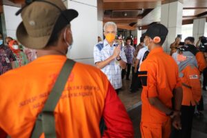 Warga Jawa Tengah Kirim Telur Asin dan Sayuran Untuk Saudara di Jatim