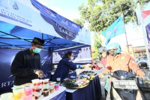 Lasmi Indaryani Bagikan Takjil Bareng Pengurus Partai Demokrat Kebumen