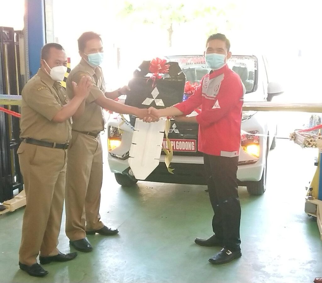 Mitsubishi Berikan CSR 8 Unit Mobil Xpander, Salah Satunya di SMK Yatpi Godong