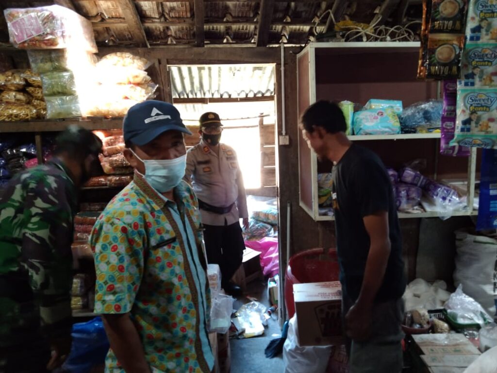 Jelang Lebaran, Petugas Polsek Dempet Amankan Produk Makanan Yang Hampir Kadaluarsa
