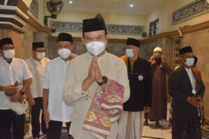 Bupati Dan Wakil Bupati Banyumas Sholat Idul Fitri Di Masjid Agung Baitusalam