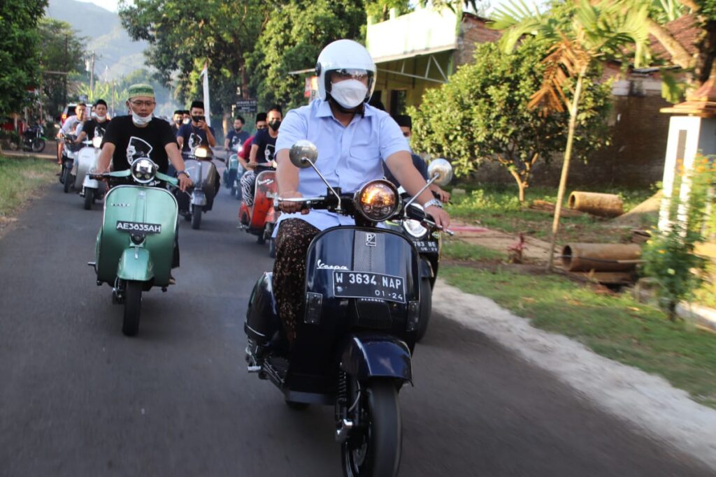 Vespa Ramadhan Gus Yasin Berbagi Takjil