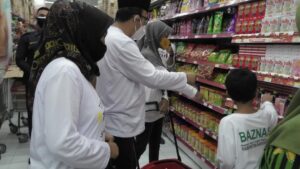 Baznas Ajak Anak Yatim Dhuafa Berbelanja