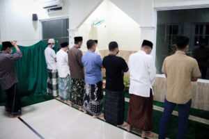 Wakil Gubernur Taj Yasin, Imam Salat Gerhana Bulan Total