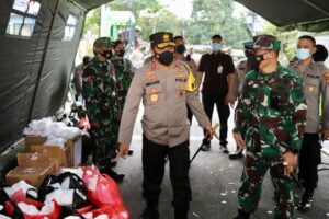 Serentak Bagikan Takjil dan Berbagi Rejeki Pada  Masyarakat