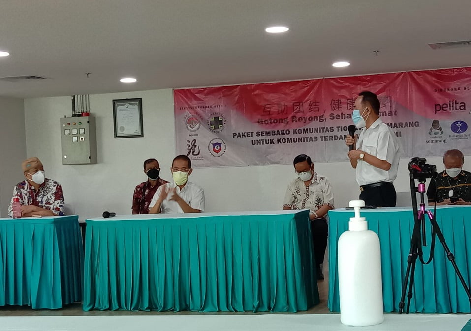 Kurangi Dampak Pandemi, Yayasan Kesehatan Telogorejo, PORINTI dan Komunitas Tionghoa Semarang Bagikan 5000 Sembako