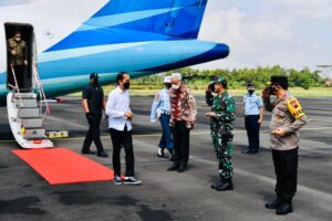 Kunjungan ke Cilacap, Presiden Tanam Mangrove, Tinjau Vaksinasi, Hingga Lepas Tukik