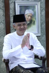 Jelang Hari Santri, Ganjar Gelar Jateng Bershalawat Virtual