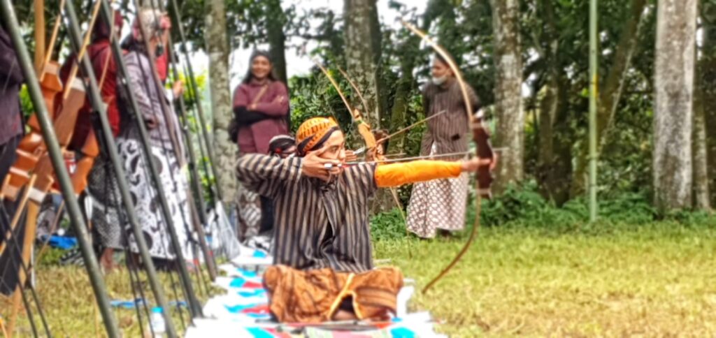 Lestarikan Budaya, Kodim Purbalingga Gelar Gladhen Jemparingan