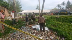 Sesosok Mayat Perempuan Tanpa Identitas, Ditemukan Warga Tergeletak Diatas Tempat Sampah