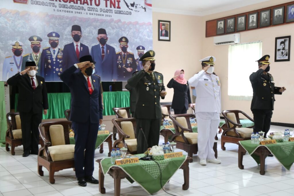 Forkopimda Kabupaten Cilacap Mengikuti Upacara Peringatan HUT TNI Ke-76, Ini Harapan Mereka