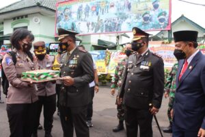 HUT TNI Ke-76, Anggota Polres Cilacap Tiba-tiba Datangi Markas Kodim 0703/Cilacap