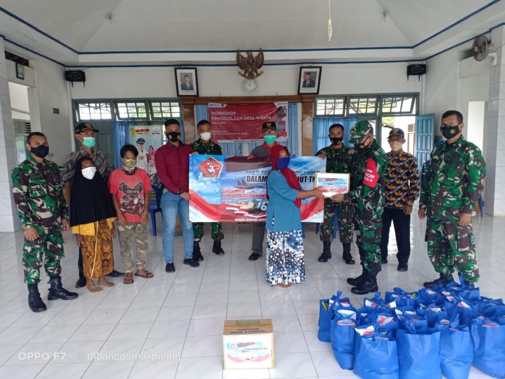 Anggota TNI Desa Karangrena Gelar Bakti Sosial Dalam Rangka HUT TNI ke 76