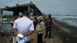 BBWS Serayu Opak, TNI dan BPBD Cilacap, Cek Fisik Jebolnya Tanggul Sepadan di Pantai Lengkong