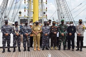 Forkopimda Kabupaten Cilacap Sambut Kedatangan KRI Bima Suci-945