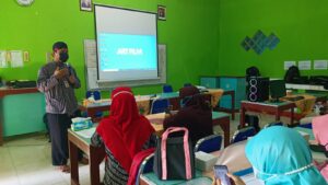 Sekolah Sasaran POP Angkat Potensi Lokal dalam Media Pembelajaran