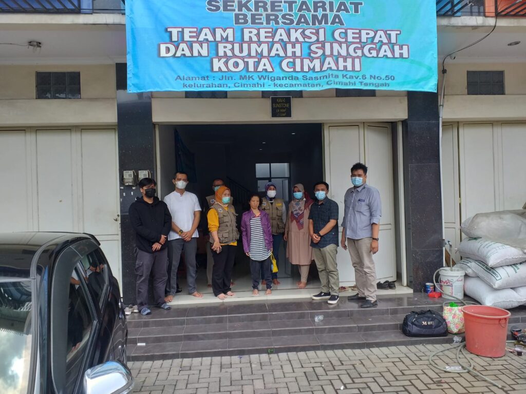 Tim PJRS Banyumas, Jemput Warga Kemranjen Terlantar di Cimahi