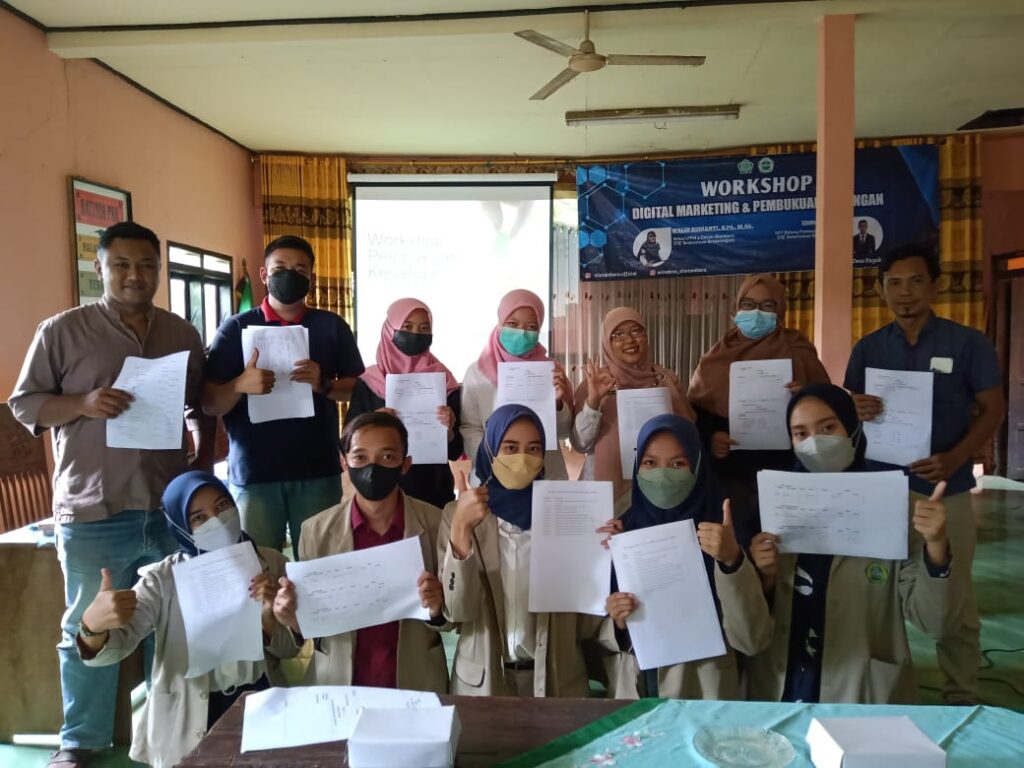 STIE Tambara Gebrak Pengelolaan Manajemen Keuangan dan Digital Marketing Pelaku Ekraf di Desa Pagak
