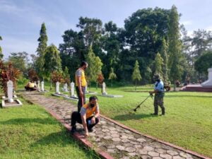 Jelang Hari Pahlawan, Kodim 0702/Purbalingga Gelar Karya Bakti di TMP Purbosaroyo