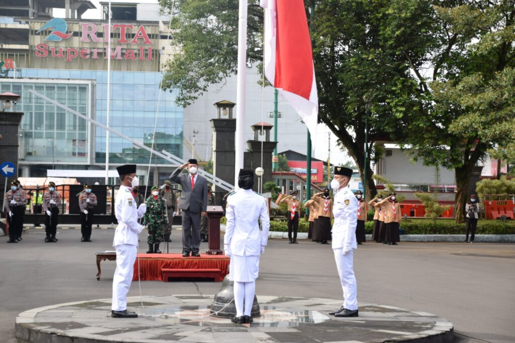 Bupati Banyumas Achmad Husein Pimpin Upacara Hari Pahlawan