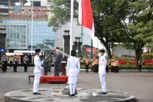 Bupati Banyumas Achmad Husein Pimpin Upacara Hari Pahlawan