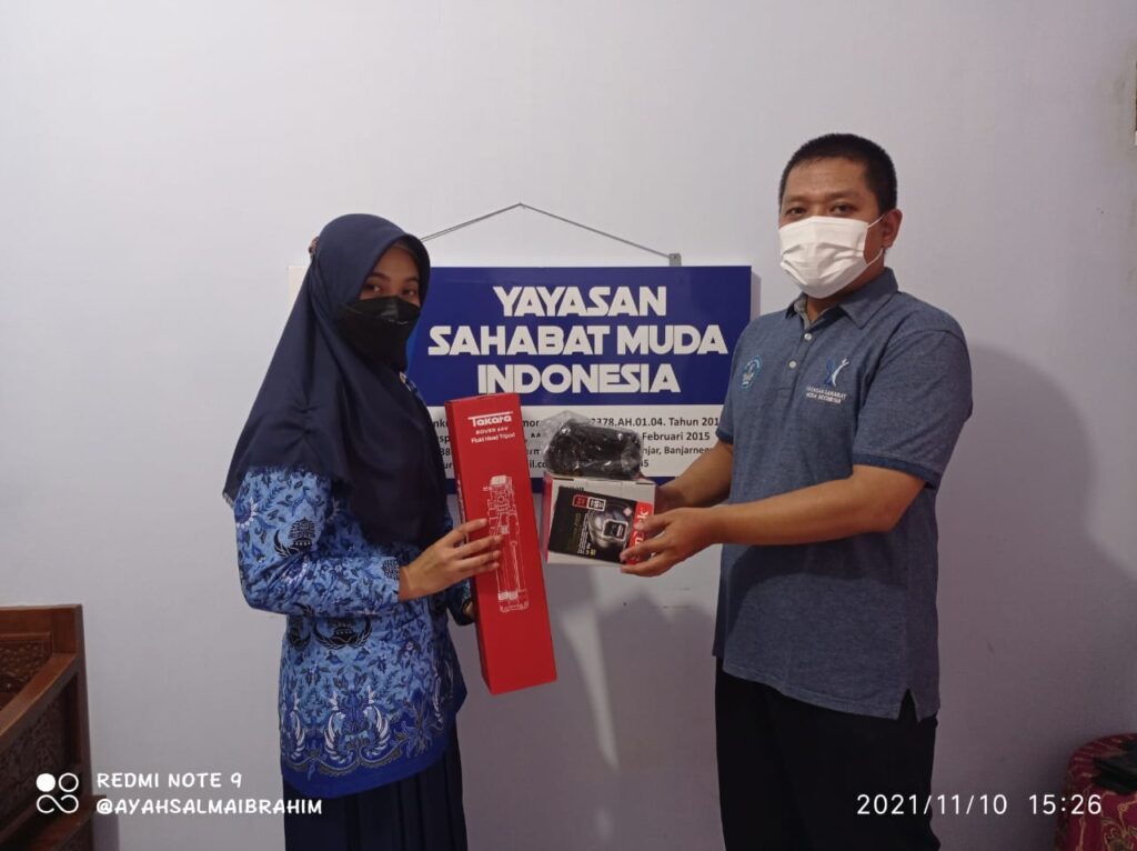 YSMI Fasilitasi Sekolah Sasaran dengan Kamera