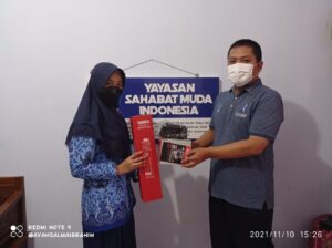 YSMI Fasilitasi Sekolah Sasaran dengan Kamera