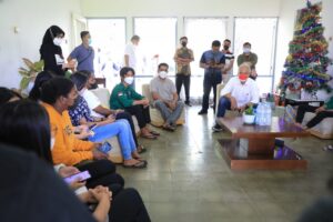 Tak Pulang Saat Natal, Mahasiswa Berbagai Etnis Bersukacita di Asrama Bareng Ganjar