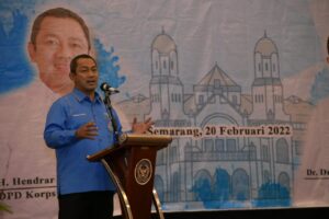 Hendrar Prihadi Beri Tugas Alumni KNPI Semarang Pertebal NKRI