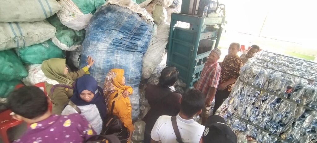 Ubah Sampah Jadi Bernilai Ratusan Juta, Kades dan BUMDes Kabupaten Blora ke Grobogan