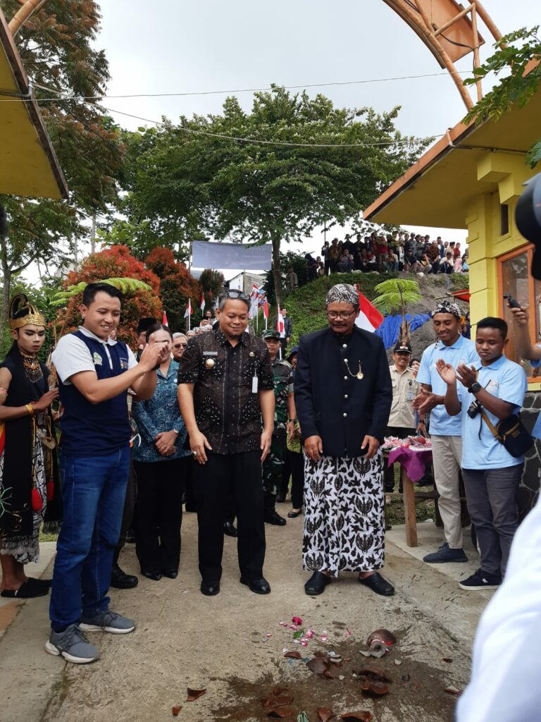 Pj Bupati Banjarnegara Launching Desa Wisata Babadan, Bertajuk Merdeka Ngopi di Curug Sikopel