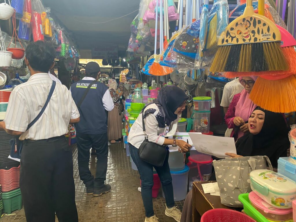 BPJAMSOSTEK Banjarnegara Gelar Grebeg Pasar Bareng Perisai Carang Seket