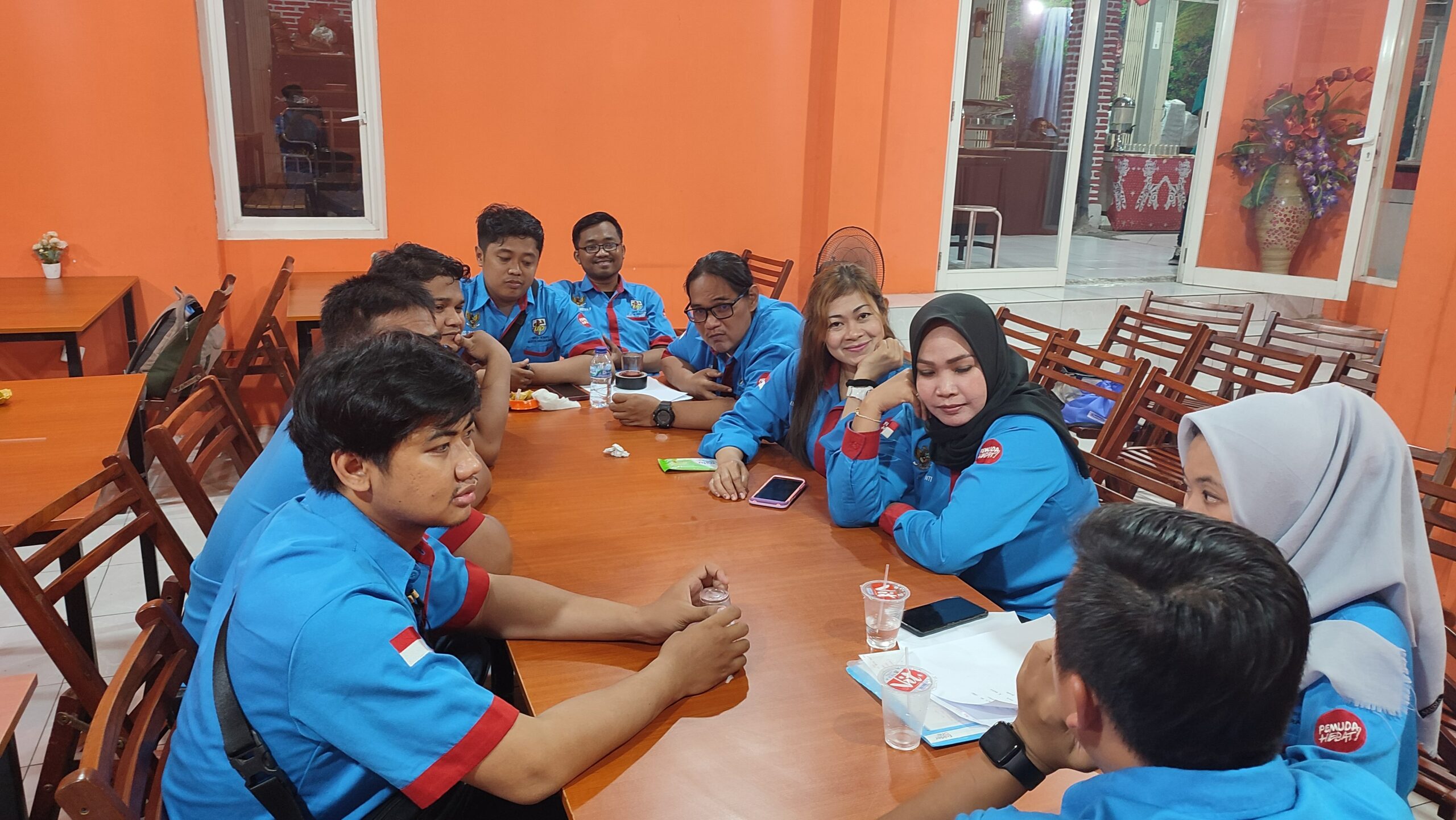 Panitia turnamen futsal KNPI Cup 2022 sedang rapat persiapan akhir jelang acara pekan depan, kemarin. (ot/mj)