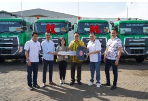 Jelang Akhir Tahun 2022, UD Trucks Serah Terima 32 Unit Quester Euro 5