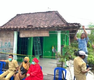 Perempuan 4 Hari Tinggal Serumah dengan Jenazah Suami. Polisi, Istri Tidak Tahu Suami Meninggal